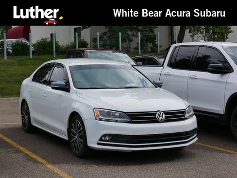 Used 2016 Volkswagen Jetta Sport FWD image 1
