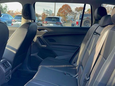 Used 2021 Volkswagen Tiguan SE w/ Panoramic Sunroof Package image 12