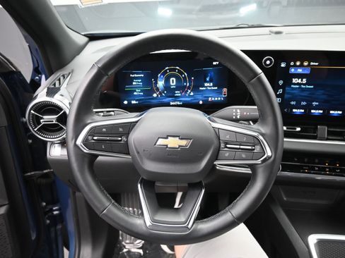 Used 2025 Chevrolet Equinox LT FWD image 19