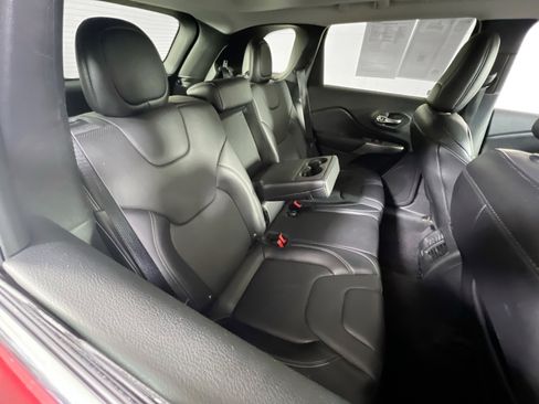 Used 2019 Jeep Cherokee Limited image 27