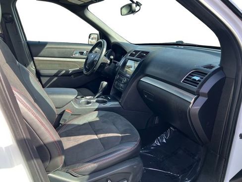Used 2018 Ford Explorer XLT w/ Equipment Group 202A image 20