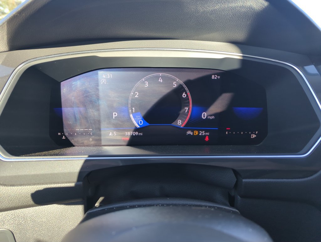Used 2023 Volkswagen Tiguan SE w/ Panoramic Sunroof Package FWD image 39