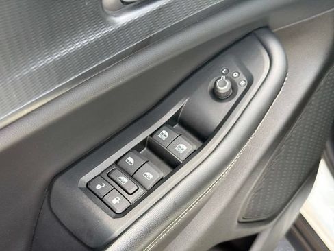 Used 2024 Jeep Grand Cherokee Laredo AWD/4WD image 19