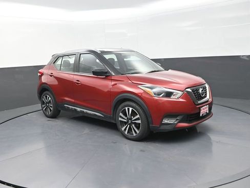 Used 2019 Nissan Kicks SR w/ SR Premium Package FWD image 27
