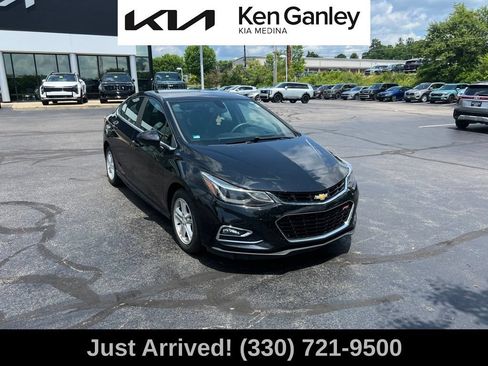 Used 2016 Chevrolet Cruze LT w/ Convenience Package FWD image 3