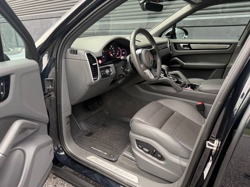 Certified 2023 Porsche Cayenne Platinum Edition AWD/4WD image 15