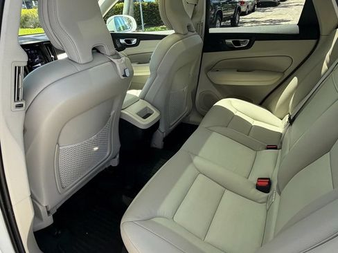 Used 2021 Volvo XC60 T5 Momentum w/ Protection Package Premier FWD image 5