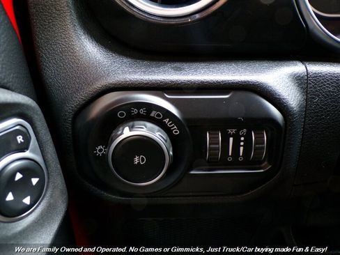 Used 2020 Jeep Wrangler Unlimited Sahara image 40