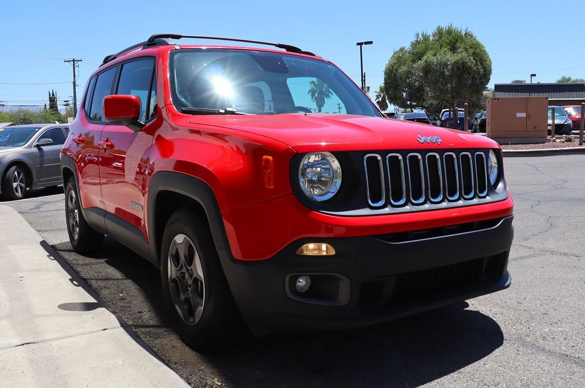 Used 2018 Jeep Renegade Latitude FWD image 18