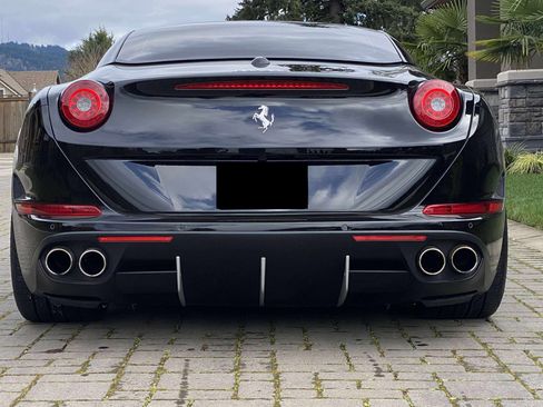 Used 2015 Ferrari California T RWD image 5