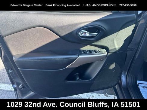 Used 2017 Jeep Cherokee Latitude AWD/4WD image 15