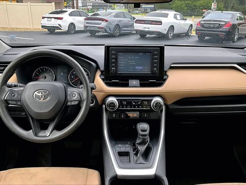Used 2019 Toyota RAV4 XLE w/ Convenience Package FWD image 5