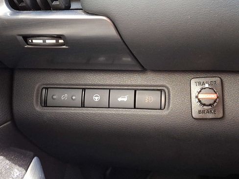Used 2024 Nissan Pathfinder SL AWD/4WD image 27