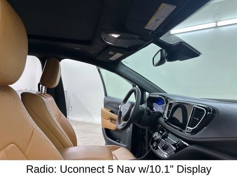 Used 2023 Chrysler Pacifica Pinnacle w/ Trailer Tow Group image 21