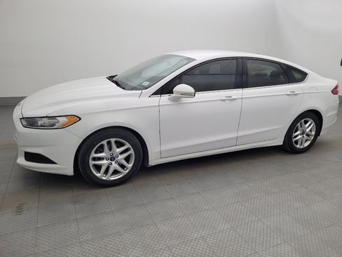 Used 2016 Ford Fusion SE FWD image 2