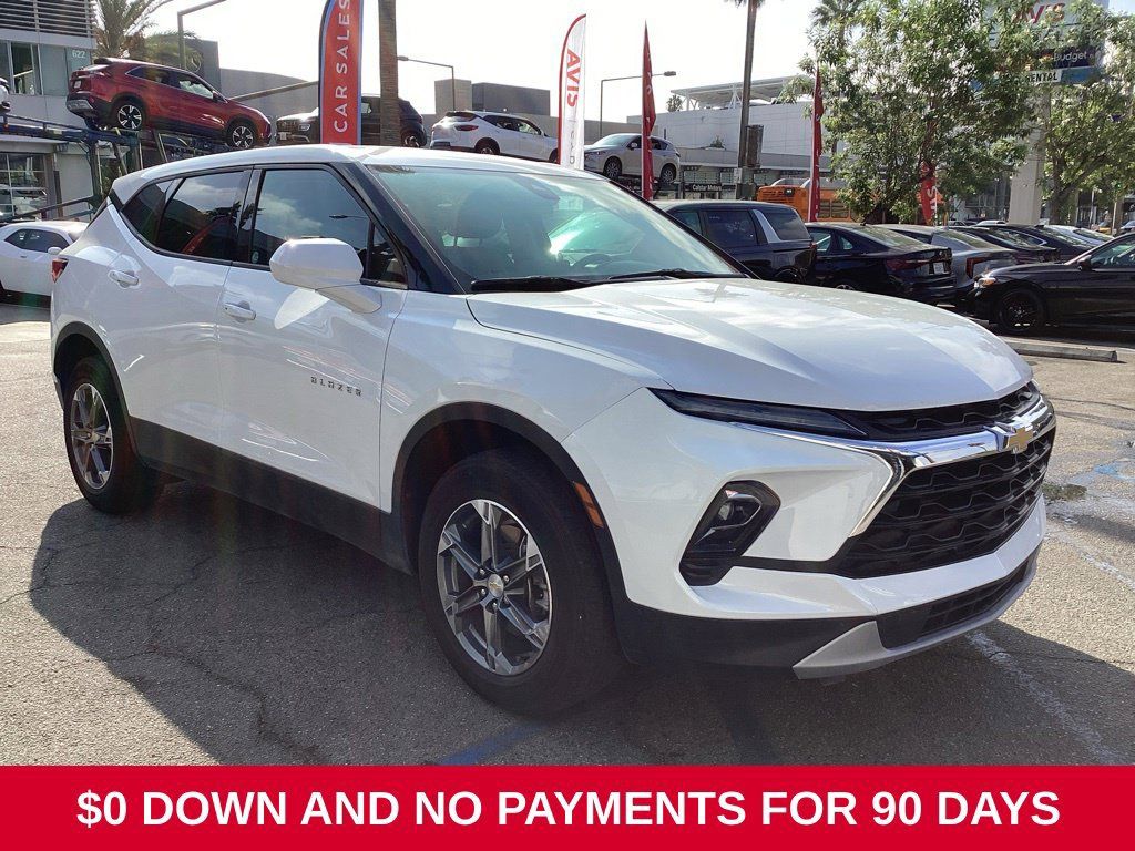 Used 2025 Chevrolet Blazer LT AWD/4WD image 2