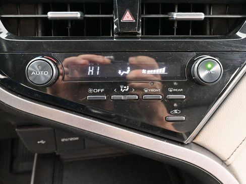 Used 2021 Toyota Camry SE FWD image 22