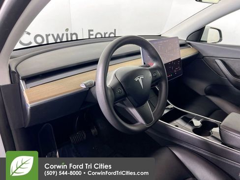 Used 2020 Tesla Model Y Long Range image 3