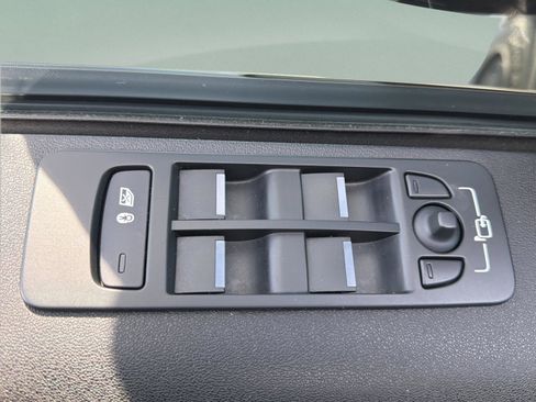 Used 2020 Land Rover Discovery Sport SE R-Dynamic image 19