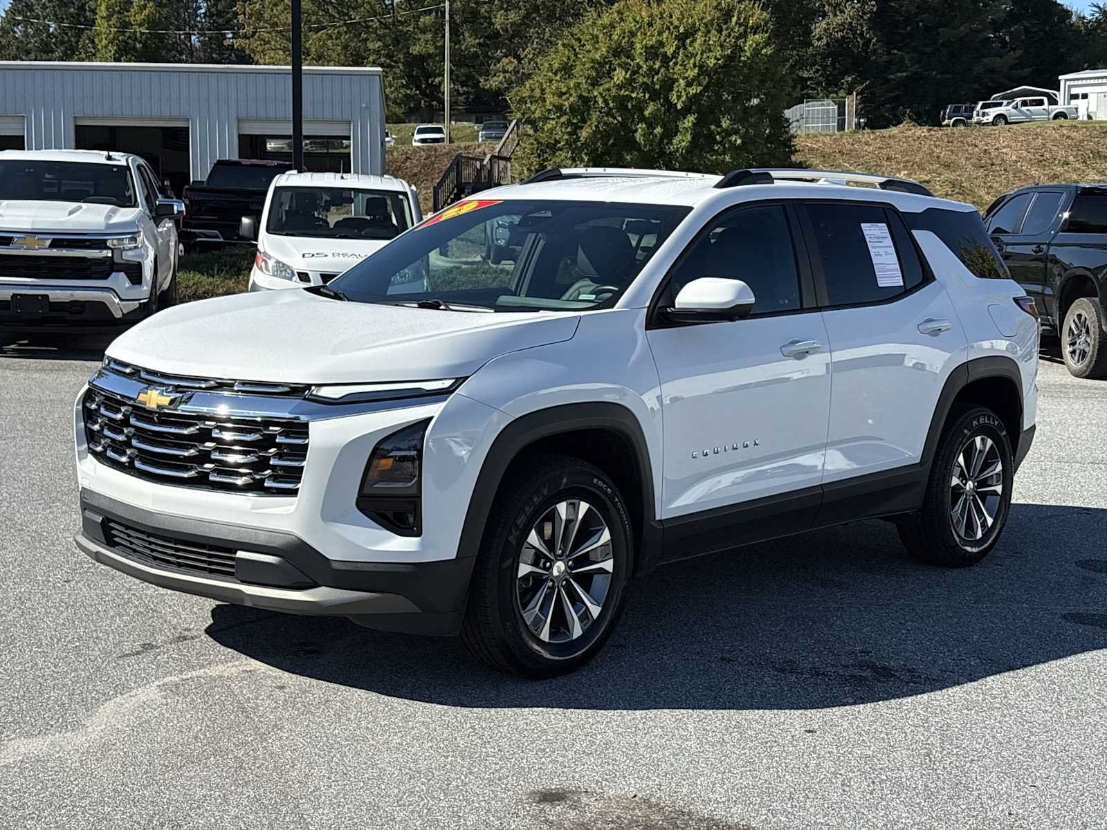 Used 2025 Chevrolet Equinox LT w/ Convenience Package II FWD image 2