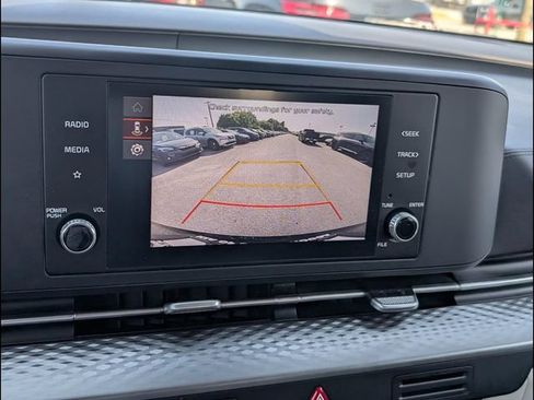 Used 2024 Kia Carnival LX FWD image 13