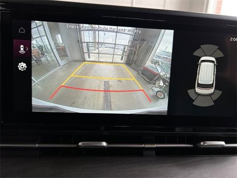 Certified 2024 Kia Carnival EX image 24