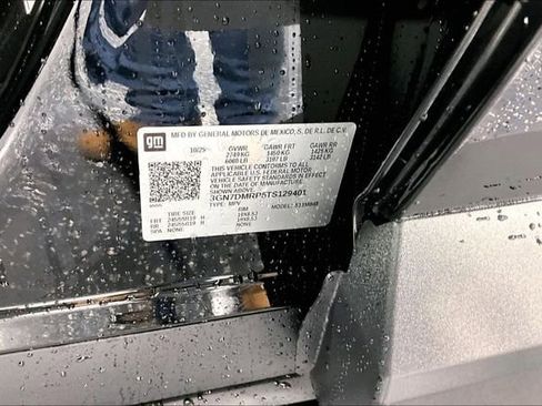 New 2026 Chevrolet Equinox EV LT image 8