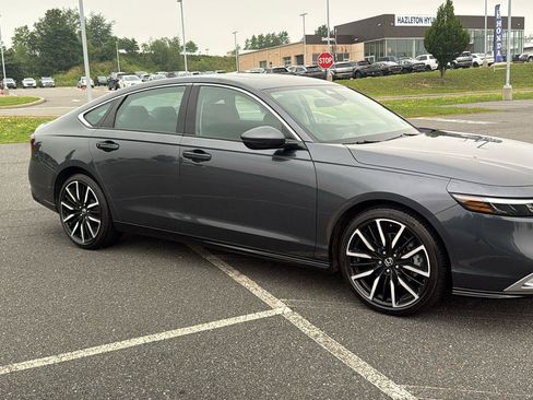 Used 2023 Honda Accord Touring image 2