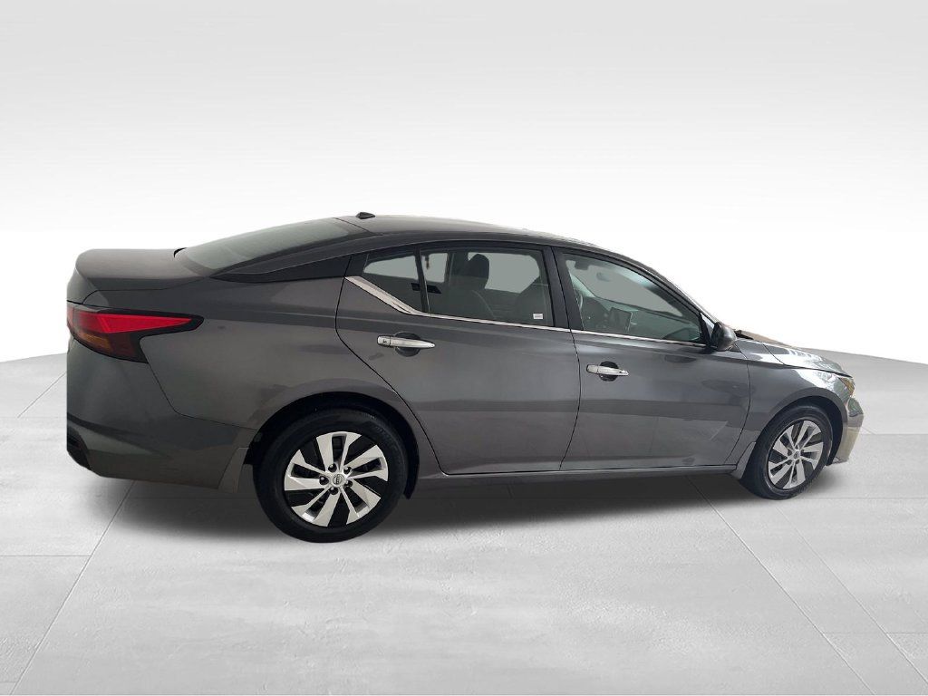 Used 2025 Nissan Altima 2.5 S FWD image 6