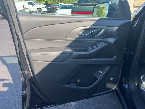 Used 2023 Chevrolet Traverse Premier image 28