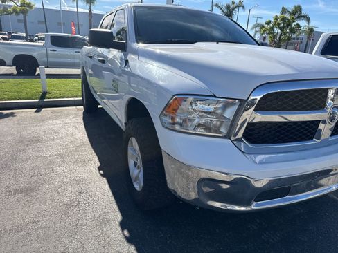 Used 2022 RAM 1500 Classic SLT image 3