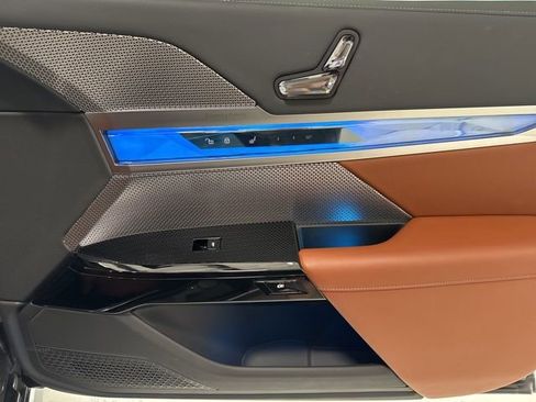 Used 2024 BMW i7 xDrive60 w/ Premium Package image 74