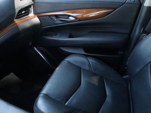 Used 2016 Cadillac Escalade Luxury image 12