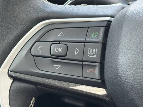 Used 2023 Jeep Grand Cherokee Altitude RWD image 26