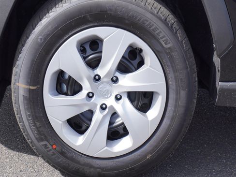 New 2025 Toyota RAV4 LE image 7