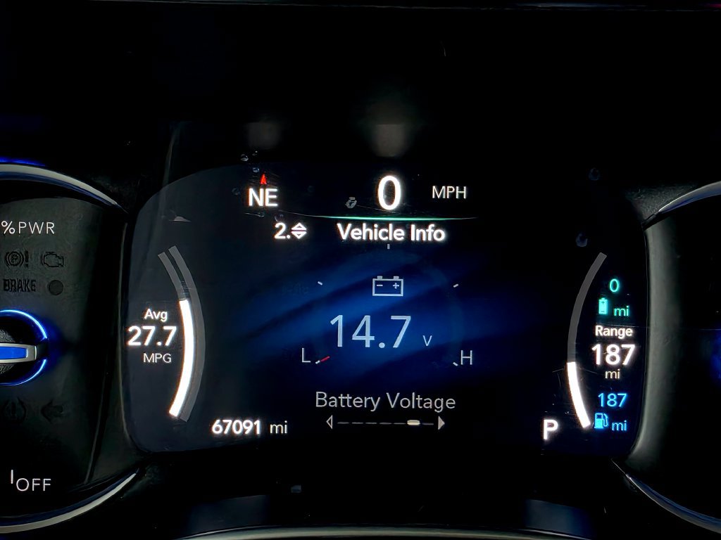 Used 2023 Chrysler Pacifica Limited FWD image 45