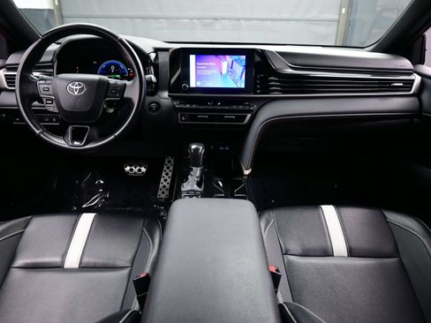Used 2025 Toyota Camry SE FWD image 17