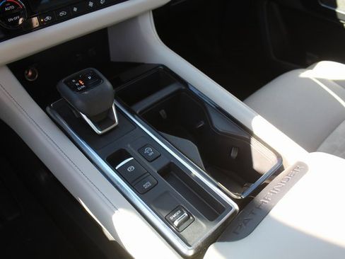 Used 2023 Nissan Pathfinder SV image 32