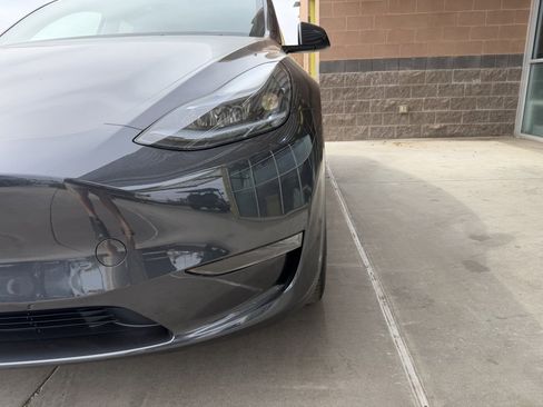 Used 2025 Tesla Model Y Long Range RWD image 11