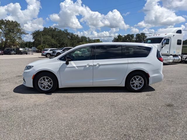 Used 2025 Chrysler Pacifica Select FWD image 7