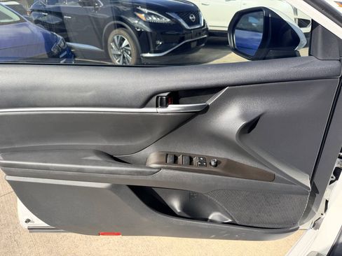 Used 2023 Toyota Camry SE FWD image 17