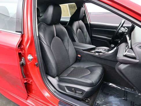 Used 2023 Toyota Camry XSE image 14