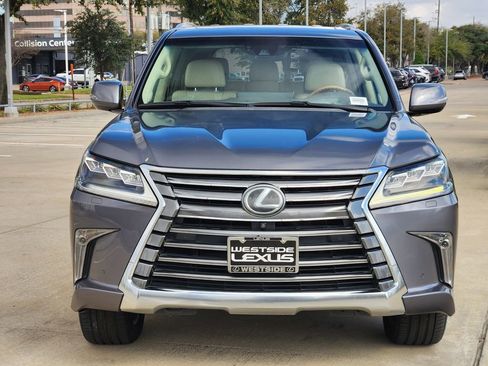 Used 2017 Lexus LX 570 4WD w/ Luxury Package image 2