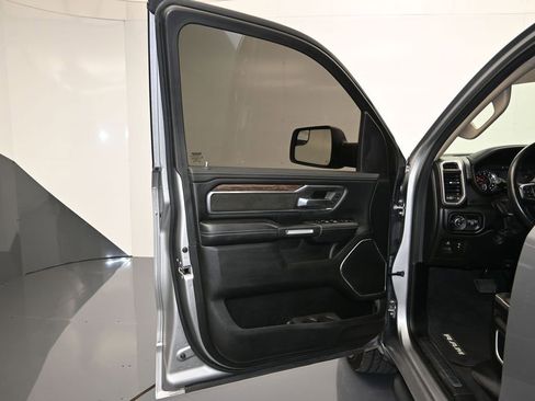 Used 2019 RAM 1500 Laramie AWD/4WD image 10