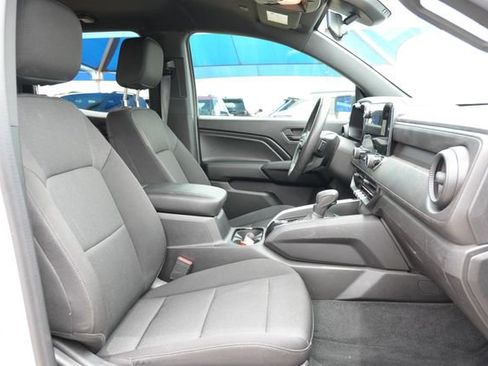 Used 2023 Chevrolet Colorado W/T AWD/4WD image 10