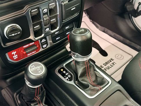 Used 2023 Jeep Wrangler Unlimited Rubicon image 17