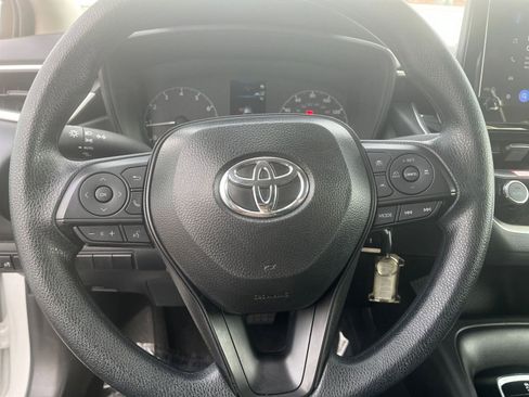 Used 2025 Toyota Corolla LE image 28