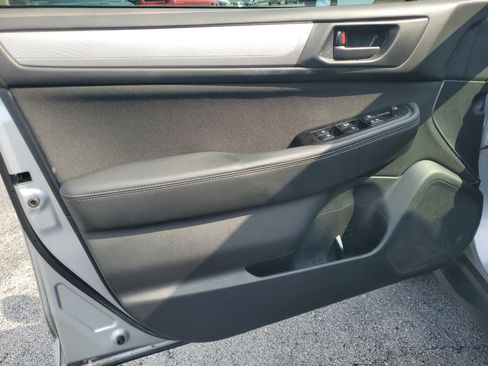 Used 2019 Subaru Outback 2.5i image 10