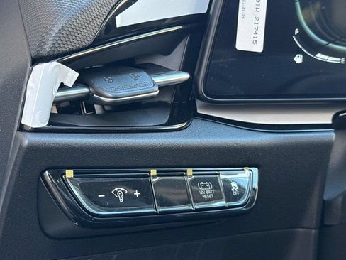 Used 2025 Kia Niro EX Touring FWD image 5