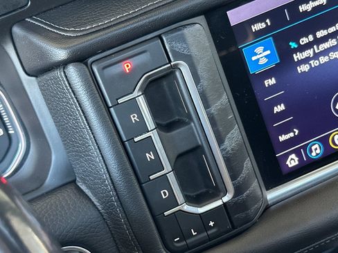 Used 2021 GMC Yukon XL Denali w/ Denali Premium Package image 22